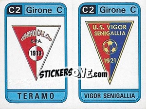 Sticker Scudetto Teramo / Vigor Senigallia - Calciatori 1983-1984 n. 577 - Panini