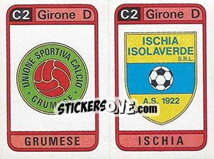 Sticker Scudetto Grumese / Ischia - Calciatori 1983-1984 n. 581 - Panini