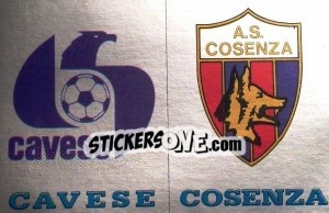 Sticker Scudetto Cavese / Cosenza - Calciatori 1985-1986 n. 561 - Panini