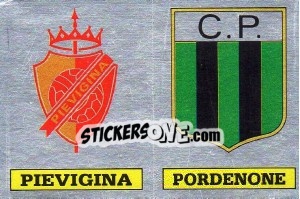Sticker Scudetto Pievigina / Pordenone - Calciatori 1985-1986 n. 600 - Panini