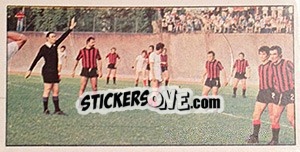 Sticker Calcio di punizione indiretto o di «seconda» - Calciatori 1974-1975 n. 316 - Panini