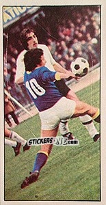 Sticker Falli e scorrettezze: fallo di mano - Calciatori 1974-1975 n. 352 - Panini