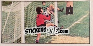 Sticker Parata sulla linea: non è rete - Calciatori 1974-1975 n. 353 - Panini