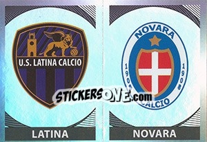 Sticker Scudetto Latina - Scudetto Novara - Calciatori 2016-2017 - Panini