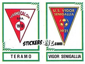 Sticker Scudetto Teramo / Vigor Senigallia - Calciatori 1982-1983 n. 591 - Panini