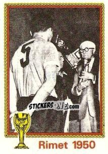 Sticker Varela And The Trophy - FIFA World Cup München 1974 n. 30 - Panini