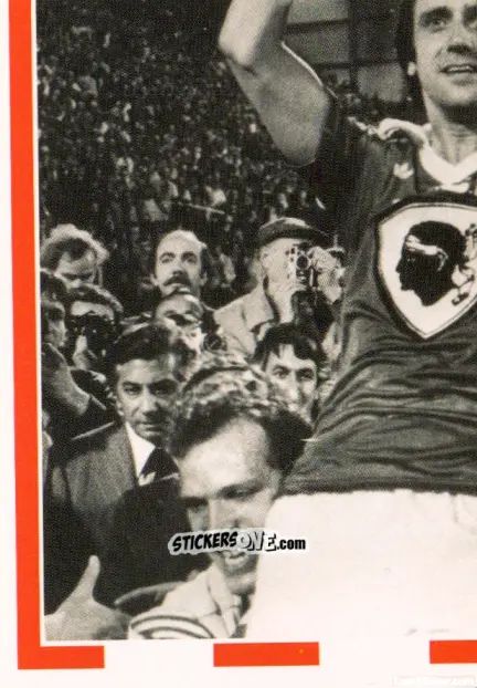 Sticker 1978 Willy van der Kuijlen met de UEFA Cup (puzzle 3) - PSV Droomalbum 2017-2018 n. 103 - Panini