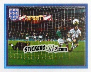 Cromo Robbie Fowler scores (vs Mexico Friendly) - England 1998 n. 50 - Merlin