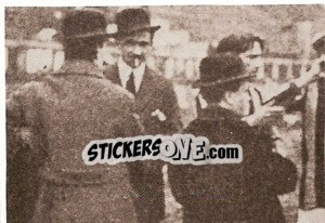 Sticker Si ristora durante l'intervallo del derby (Puzzle) - Inter Story Dal 1908 Al 1930 - Masters Edizioni