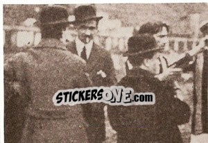 Sticker Si ristora durante l'intervallo del derby (Puzzle) - Inter Story Dal 1908 Al 1930 n. 75 - Masters Edizioni