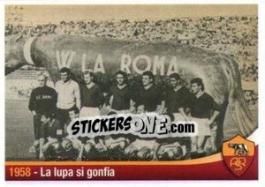 Cromo 1958 - La lupa si gonfia (28-09-1958) - AS Roma 2012-2013 - Erredi Galata Edizioni