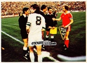 Sticker Hölzenbein / Schiedsrichter Muro / Kulik - Fussball 1980-1981 n. 50 - Bergmann
