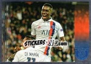 Sticker Idrissa Gueye (en action) - Paris Saint-Germain 50 ans n. 45 - Panini