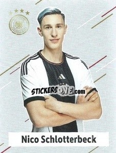 Sticker Nico Schlotterbeck - FIFA World Cup Qatar 2022. Standard Edition - Panini