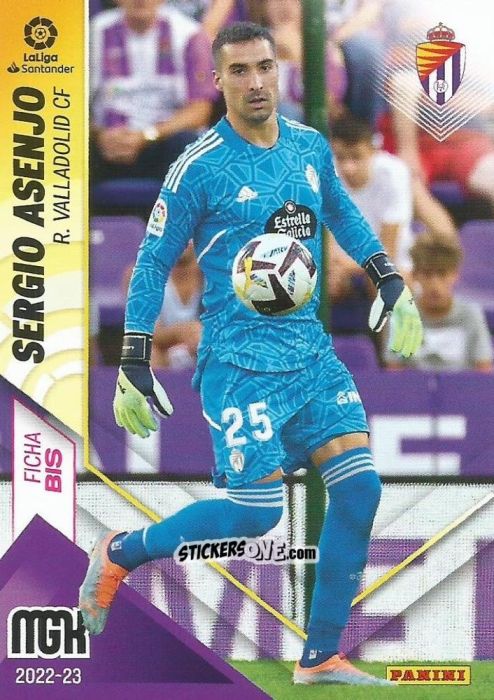 Figurina Sergio Asenjo - Liga 2022-2023. Megacracks n. 336BIS - Panini