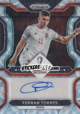 Figurina Ferran Torres - FIFA World Cup Qatar 2022. Prizm - Panini