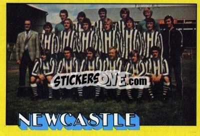 Sticker Newcastle United Team - Footballers 1974-1975
 n. 122 - A&BC