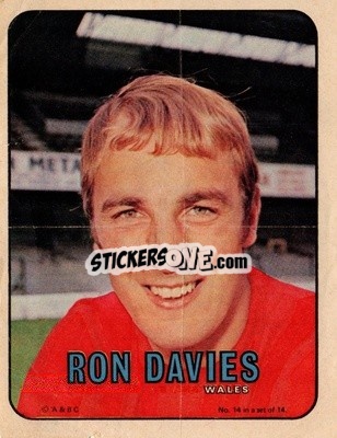 Sticker Ron Davies - Footballers 1970-1971
 - A&BC