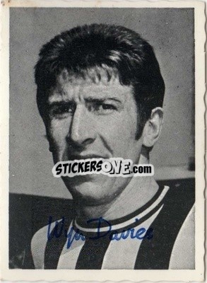 Sticker Wyn Davies - Footballers 1969-1970
 - A&BC