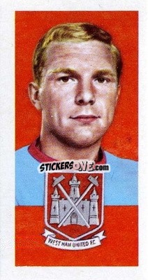 Sticker Bobby Moore - Famous Footballers (A15) 1967-1968
 n. 7 - Barratt & Co.
