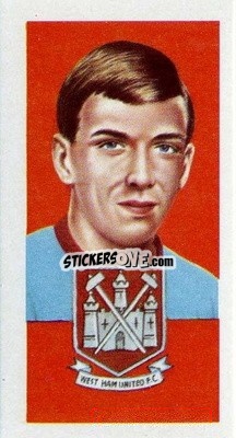 Sticker Martin Peters - Famous Footballers (A15) 1967-1968
 - Barratt & Co.
