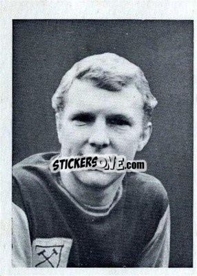 Sticker Bobby Moore - Footballers 1966-1967
 n. 80 - A&BC