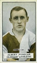 Figurina A. Pynegar - Famous Footballers 1925
 n. 65 - Gallaher Ltd.
