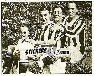 Sticker Un momento di relax per Orsi, Cesarini e Rosetta - La Storia della Juve - Masters Edizioni