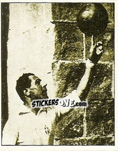 Sticker Giampiero Combi giocoliere - La Storia della Juve - Masters Edizioni