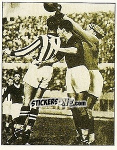 Sticker Borel fa sfoggio delle sue doti nel gioco aereo - La Storia della Juve n. 10 - Masters Edizioni
