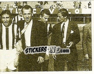 Sticker La disponibilita di Depetrin con I tifosi part 2 - La Storia della Juve - Masters Edizioni