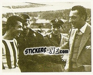 Sticker Il neo-presidente Agnelli scherza con Ermes Muccinelli - La Storia della Juve n. 40 - Masters Edizioni