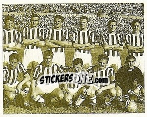 Sticker 1954-55: una Juve da settimo posto - La Storia della Juve n. 74 - Masters Edizioni