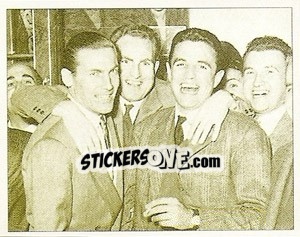 Sticker Sorridenti e abbraccianti davanti ad un treo: Praest, Hansen e Ferrario - La Storia della Juve - Masters Edizioni