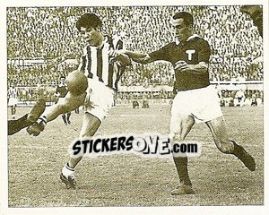 Cromo Che Duello! Sivori Anticipa Enzo Bearzot - La Storia della Juve n. 83 - Masters Edizioni
