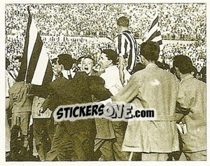 Sticker Vincere significa festeggiare - La Storia della Juve - Masters Edizioni