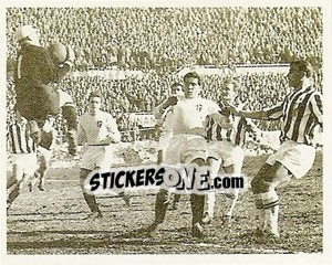 Sticker E' difficile anche per il robusto Padova difendersi dagli attacchi bianconeri - La Storia della Juve n. 93 - Masters Edizioni