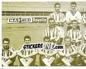 Sticker 1959-60: Lo scudetto sta per aggiungersi al simbolo della Coppa Italia part 1 - La Storia della Juve - Masters Edizioni