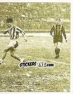 Sticker Un guizzo nella neve: un gol di Sivori all'Atalanta part 2 - La Storia della Juve n. 102 - Masters Edizioni