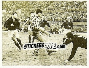 Sticker Anche Rivera in difesa, contro la Juventus - La Storia della Juve n. 104 - Masters Edizioni