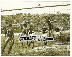 Sticker Novellini, sostituto di Bettega, nell'area boloqnese sotto la prioggia di Torino - La Storia della Juve - Masters Edizioni