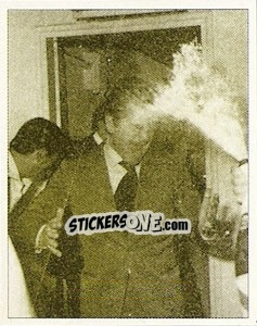 Sticker Boniperti bagnato, scudetto festeggiato - La Storia della Juve n. 166 - Masters Edizioni