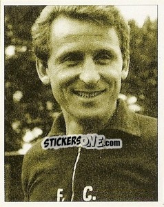 Sticker Dopo 274 partite giocate nel Milan, Giovanni Trapattoni sposa la "Vecchia Signora"