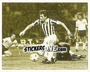 Sticker 24 novembre 1976. Coppa UEFA. Juve-Schakter Donetzk 3-0, il gol di Bettega - La Storia della Juve n. 183 - Masters Edizioni