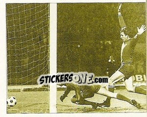 Figurina 6 aprile 1977. Coppa UEFA. Juve-AEK 4-1, il gol di Roberto Bettega