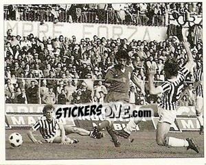 Sticker Non guarda nemmeno la porta, Virdis: sa che fara gol - La Storia della Juve - Masters Edizioni