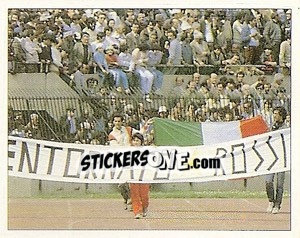 Sticker 2 maggio 1982. Dopo due anni di assenza, Rossi torna a giocare