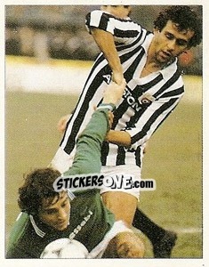 Sticker Un lottatore mancato: Michel Platini - La Storia della Juve - Masters Edizioni