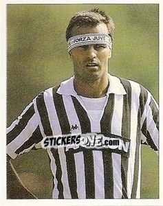 Sticker Tutte le pose sono buone per esaltare il fascino di Cabrini - La Storia della Juve - Masters Edizioni