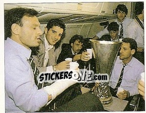 Sticker Aspettando Maifredi, c'e il tempo per festeggiare una Coppa Uefa... - La Storia della Juve - Masters Edizioni